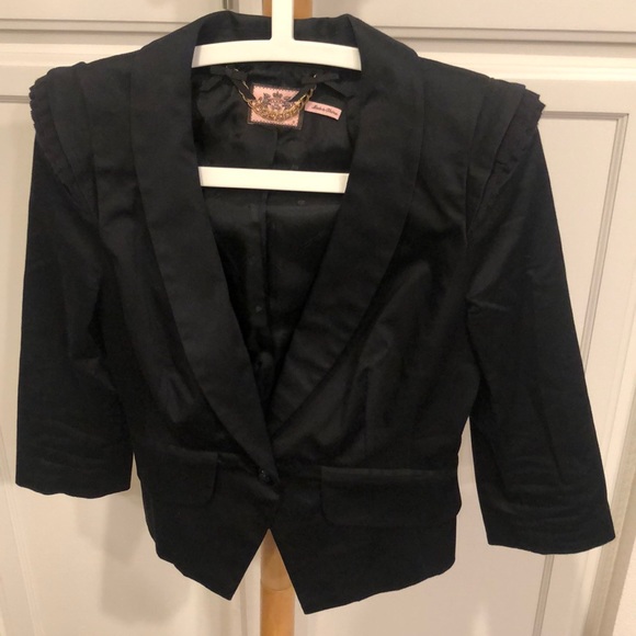 A Blazer Designed for a Beautiful Fashionista - Picture 2 of 5